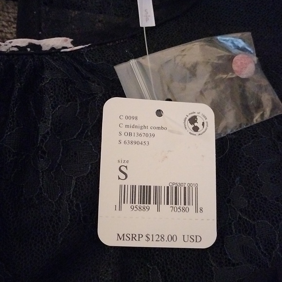 Free People Lace Floral Top. NWT Size Small. Excellent Condition - Picture 14 of 14